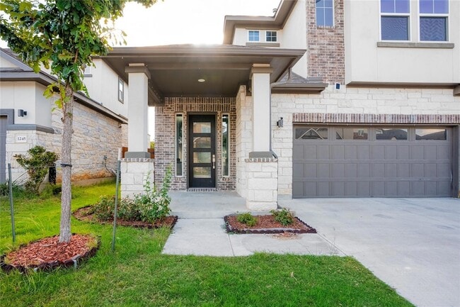 Building Photo - 1241 Summerbrooke Cir