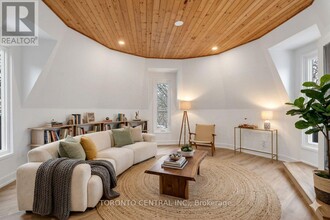 Building Photo - 171 Parkside Dr