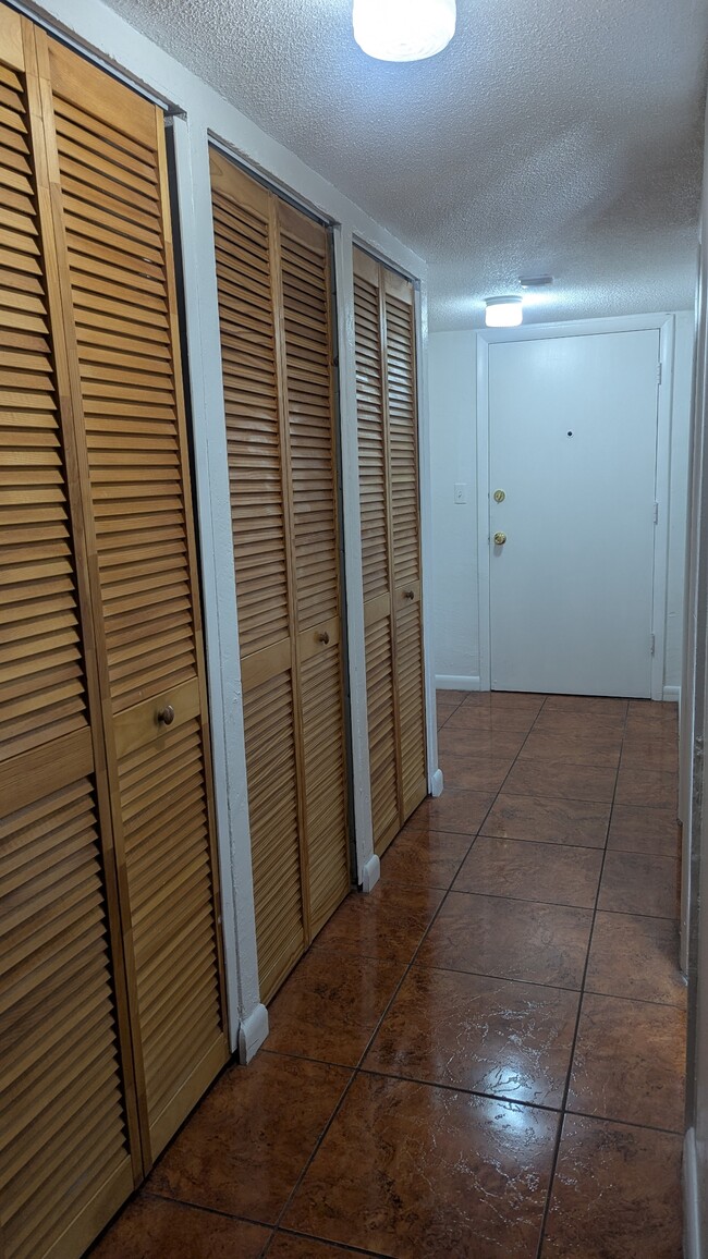Foto del edificio - 20400 NW 7th Ave