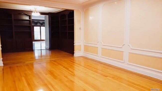 Building Photo - 182-20-182-80 80th Dr