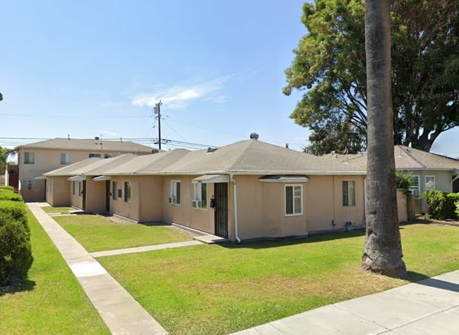Building Photo - 11730 Lakewood Blvd