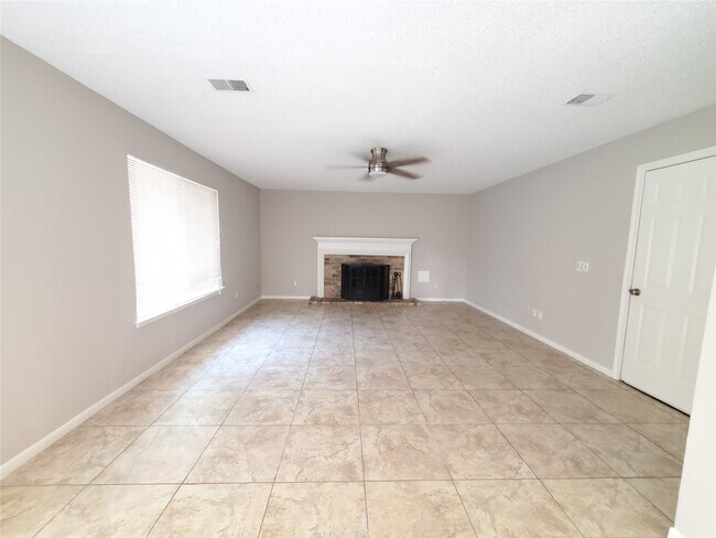 Foto del edificio - 3323 Green Fields Dr