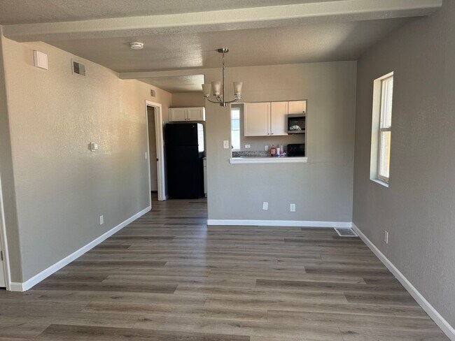Building Photo - Near the heart of downtown 3 bedroom, 2 ba...