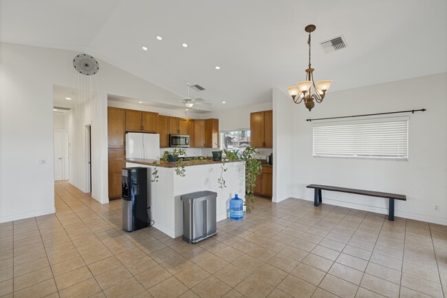 Building Photo - 84 Honuea Pl