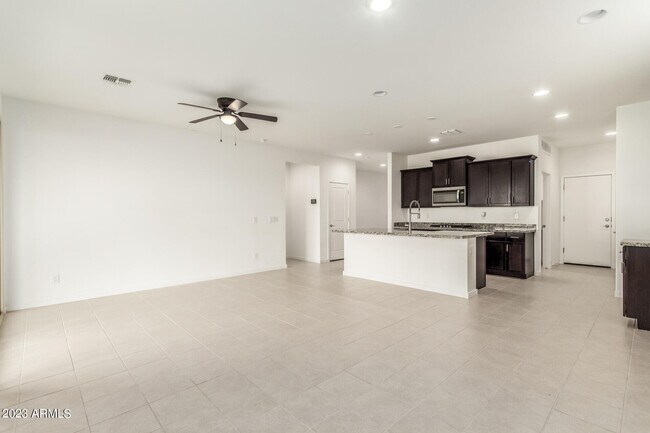 Foto del edificio - 18012 W Pierson St