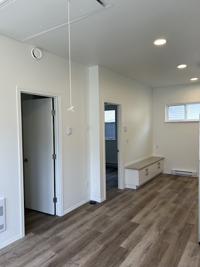 Building Photo - 12035-12059 59 St NW