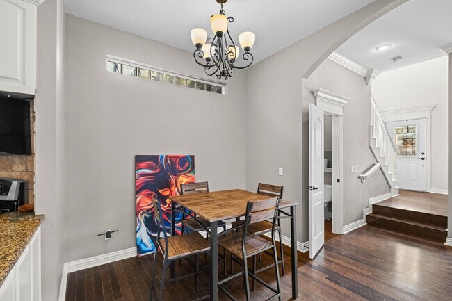 Foto del edificio - 563 N Tennyson Ln