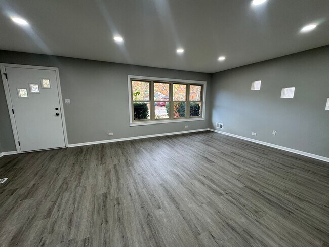 Foto del edificio - 5651 W 97th St