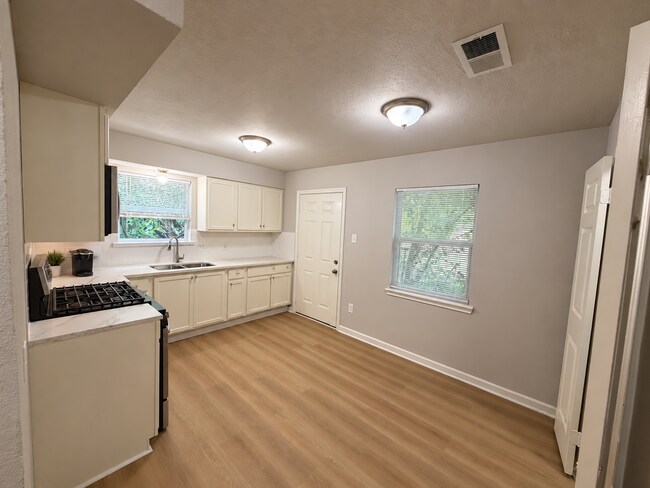 Foto del edificio - 4706 N Wayside Dr