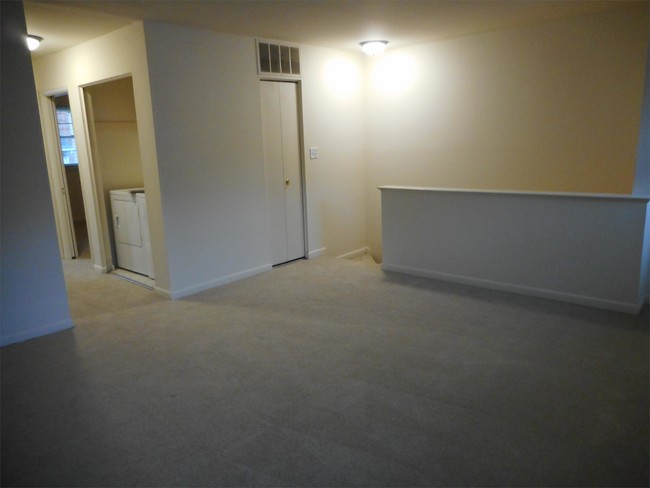 Building Photo - 1121 Chesapeake Dr
