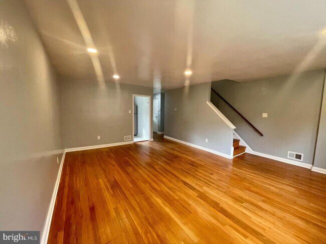 Building Photo - 5028 Roseld Ct