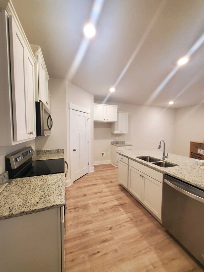 Foto del edificio - 6039 Forest Bay Ave