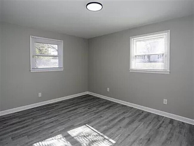 Building Photo - pet-friendly!