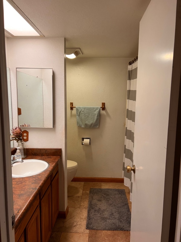 Foto del edificio - 1120 N Hemlock Way