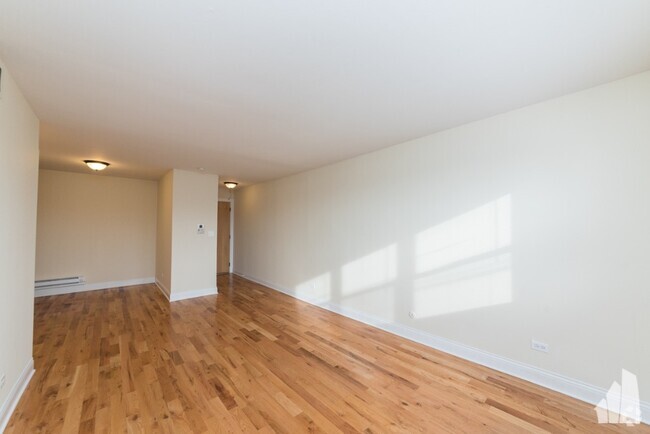Building Photo - 555 W Arlington