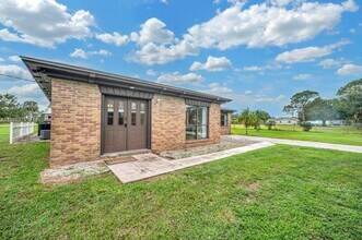 Building Photo - 1803 E Easy St
