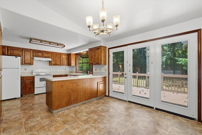 Foto del edificio - Sweet and spacious home in Beaverton with a garage and large fenced yard available now!