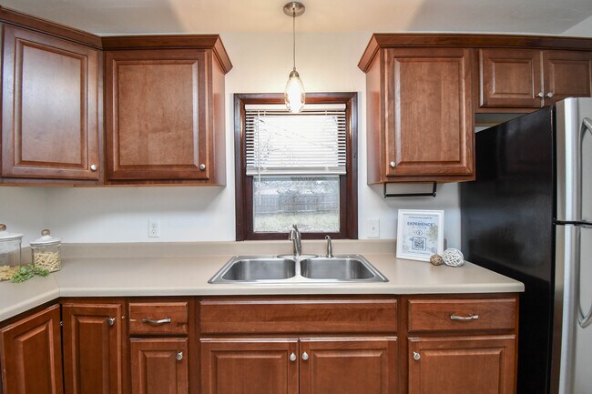 Building Photo - 306 S Chicago Ave