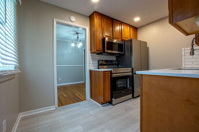Foto del edificio - 5806 Western Ave