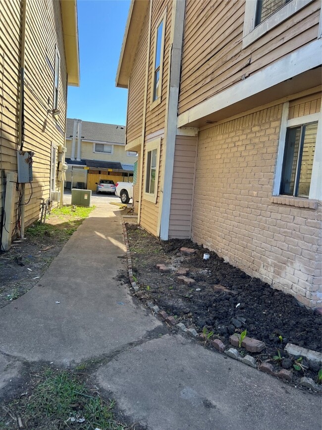 Foto del edificio - 8405 Wilcrest Dr