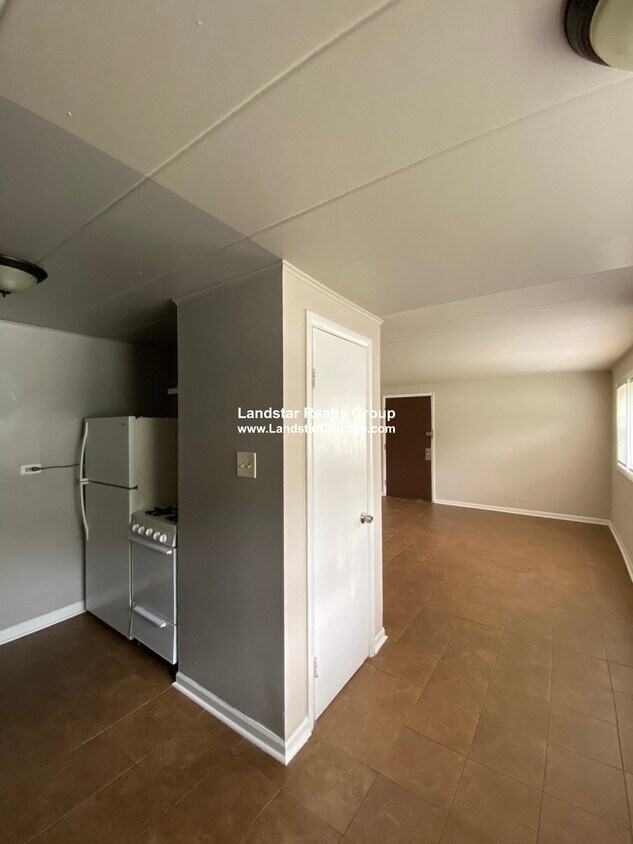 9620 Ivanhoe Ave Unit 8, Schiller Park, IL 60176 Condo for Rent in Schiller Park, IL