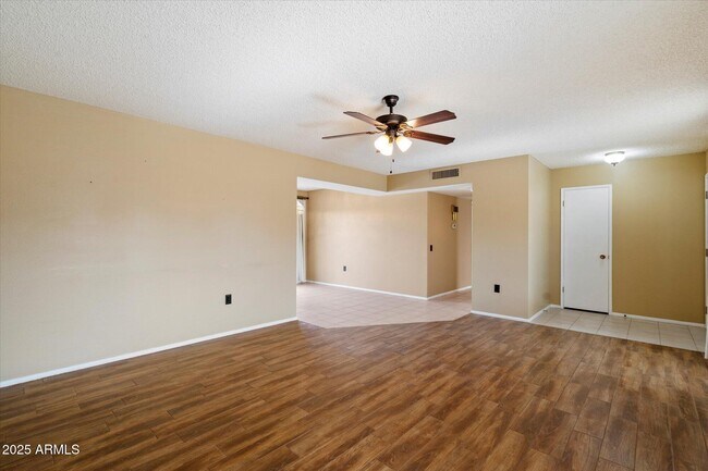 Foto del edificio - 10528 W Tumblewood Dr