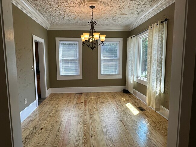 Comedor - 371 Old Hendersonville Highway