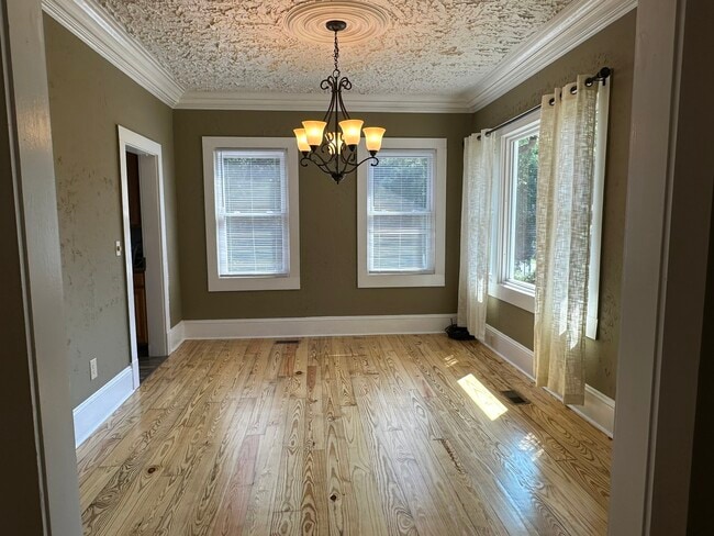 Dining Room - 371 Old Hendersonville Highway