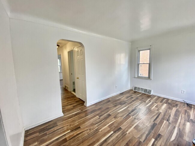 Building Photo - 6151 Lodewyck St