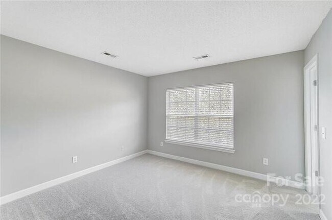 Foto del edificio - 2099 Brookchase Blvd