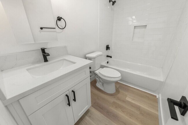Interior Photo - The Noble