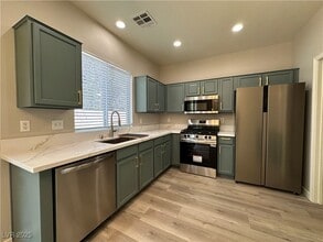 Building Photo - 2637 Heathrow St