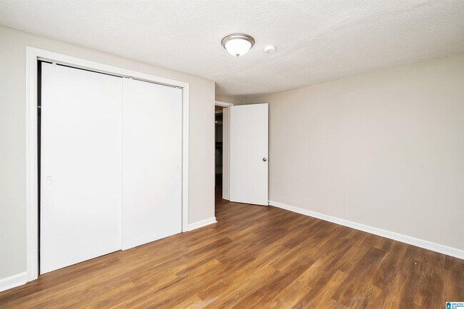 Building Photo - 4913 Robin St