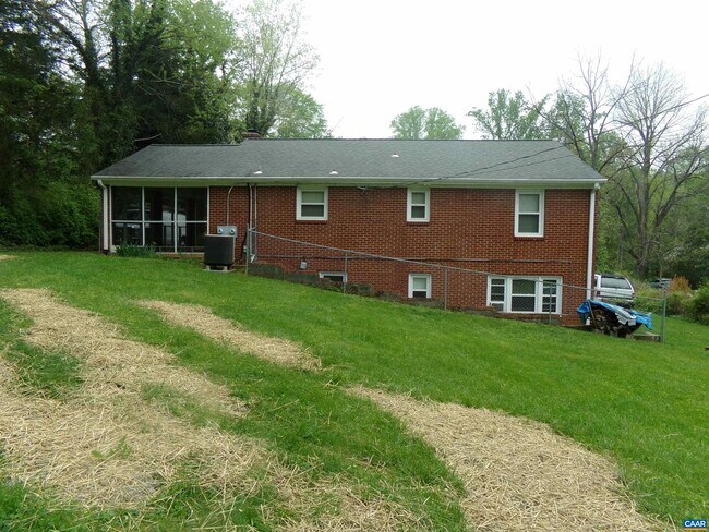 Building Photo - 137 Buckingham Cir