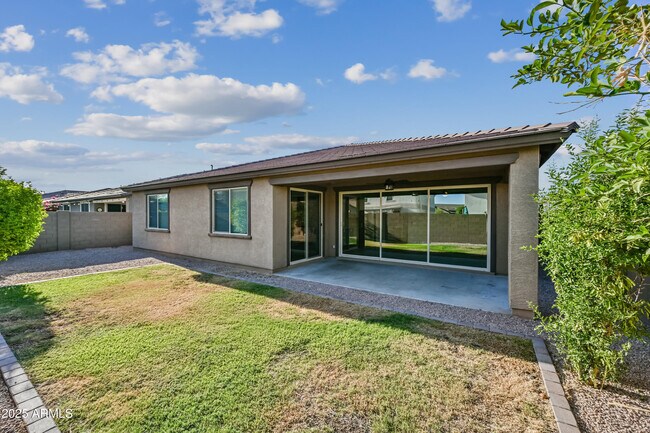 Foto del edificio - 16075 W Laurel Ln