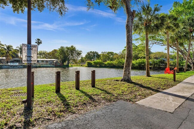 Foto del edificio - 1701 NW 96th Terrace