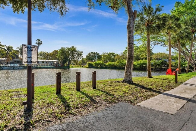 Building Photo - 1701 NW 96th Terrace