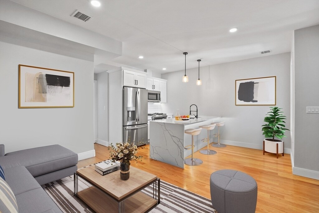 Foto principal - 174 W Seventh St