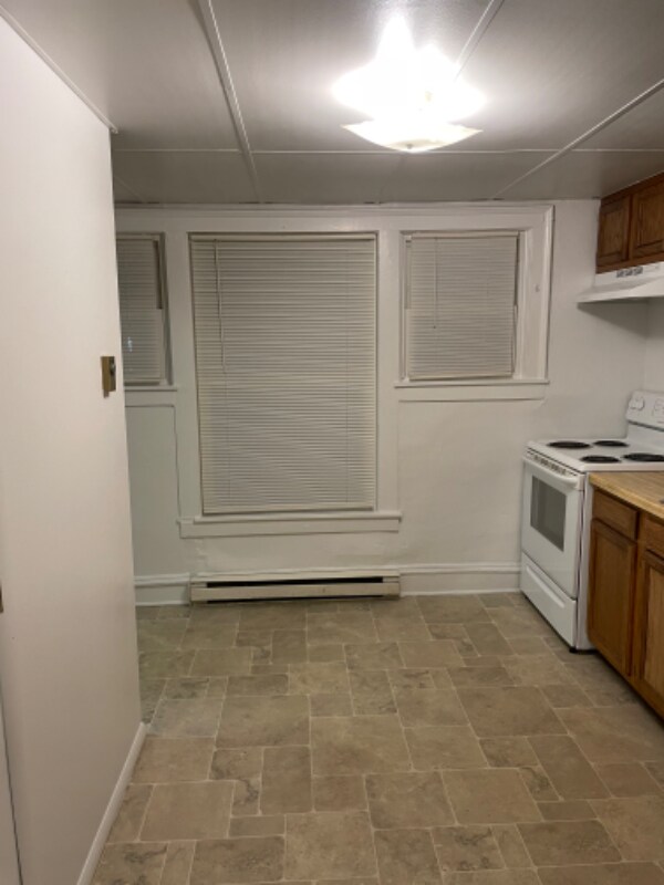 Building Photo - 15 E Naples St