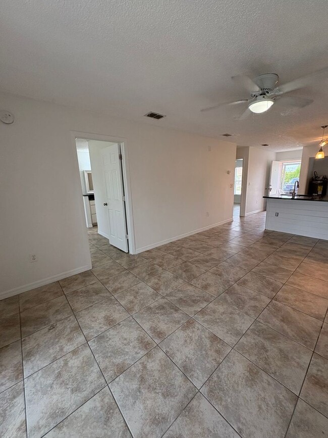 Building Photo - 11255 Pendleton Ave