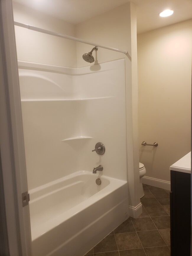 Tub shower combo - 514 Pike St