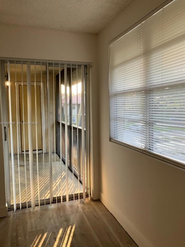 Foto del edificio - 1237 SW 46th Ave