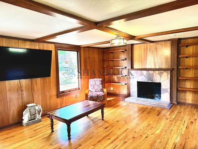 Foto del edificio - 2400 Lindsey Hollow Rd