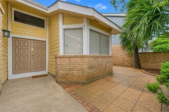 Building Photo - 10619 Chapel Hill Dr
