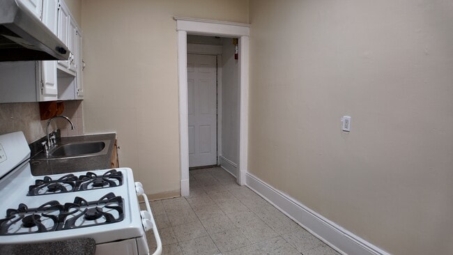 Building Photo - 8 Morris Cres