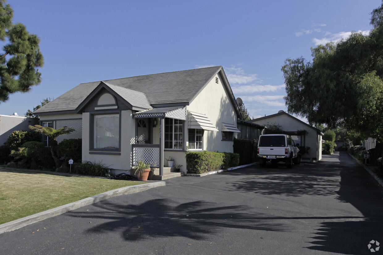 Primary Photo - 2320 Elden Ave