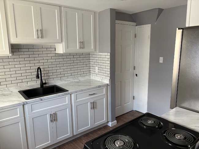 Foto del edificio - 136 Kenview Ave