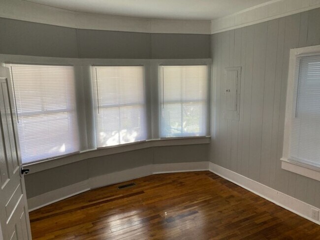 Foto del edificio - 1611 Castle St