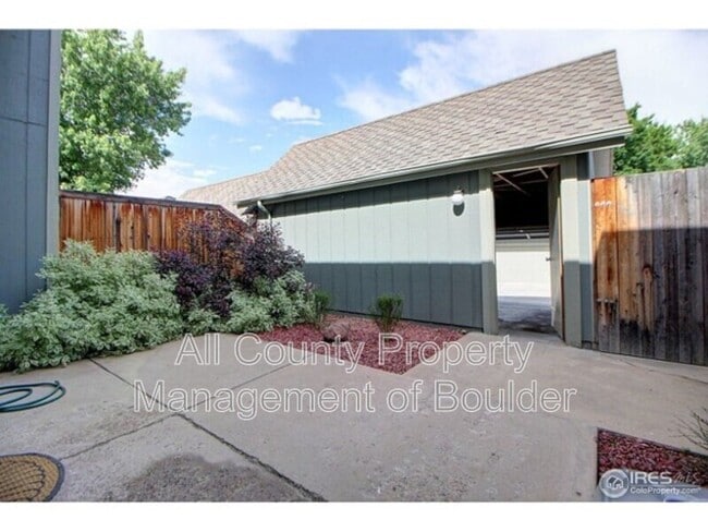 Building Photo - 14 Benthaven Pl