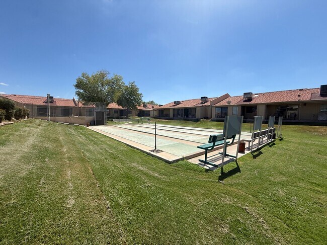 Foto del edificio - 1021 S Greenfield Rd